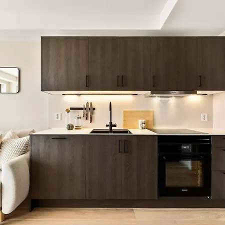 Ny Med Sjoutsikt I Apartman