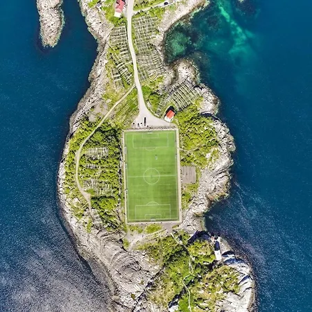 Ny Med Sjoutsikt I * Henningsvær