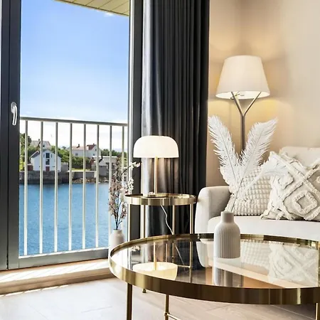 Ny Med Sjoutsikt I Apartman *