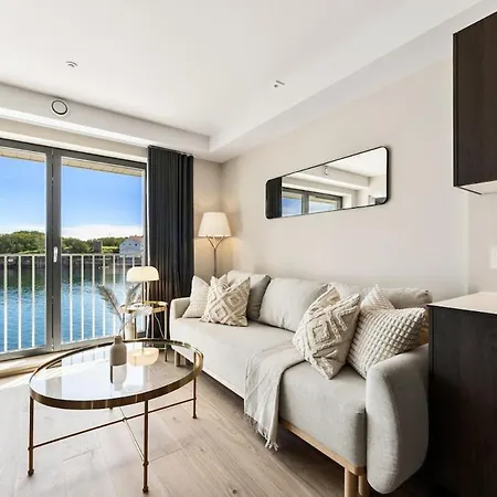 Ny Med Sjoutsikt I Appartement